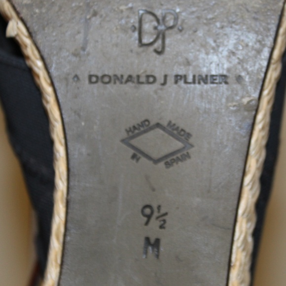 Donald J. Pliner Women size 9.5 M sandals - Picture 8 of 8